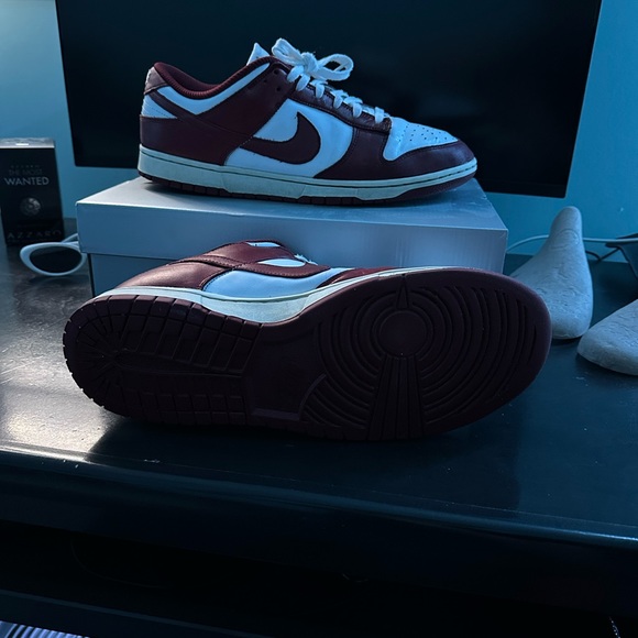 Selling the team red dunks - Picture 3 of 6